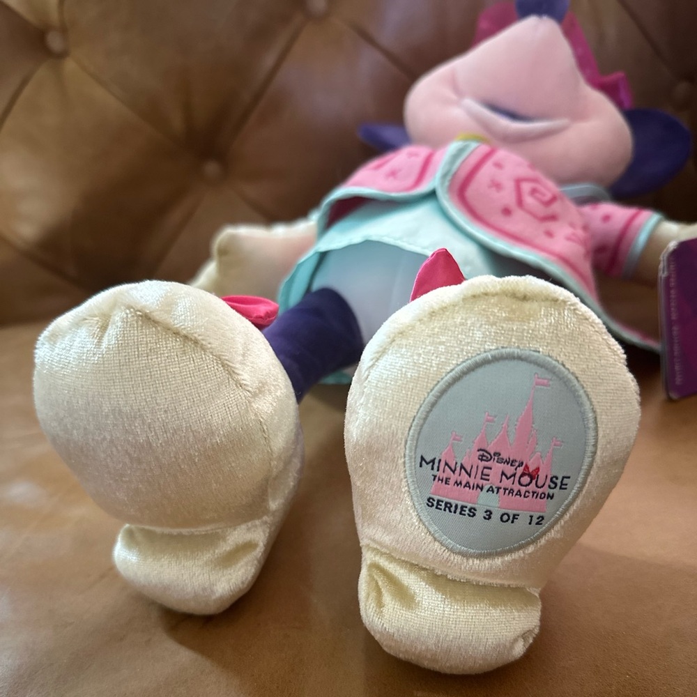 Disney The Main Attraction Minnie Mouse Limited Release - Picture 3 of 10